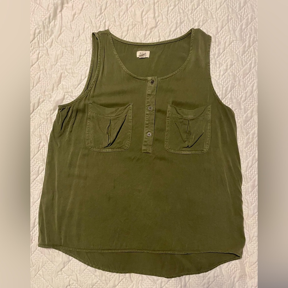 a.n.a A New Approach Women's Henley Tank
Top Green size Medium